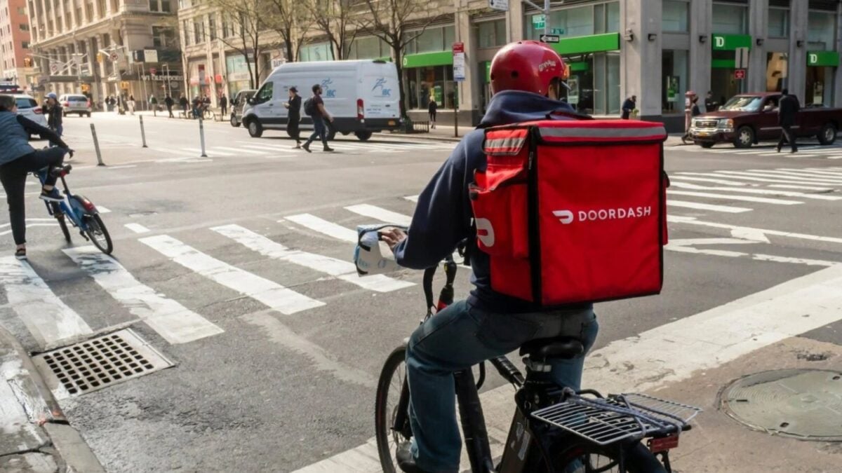 El precio del combustible ha aumentado tanto que DoorDash brinda “alivio de emergencia”