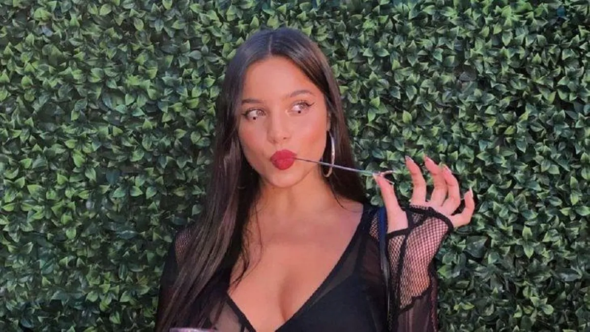 Se filtró una foto de Emilia Mernes en el día de la fiesta de la Selección: qué jugador la sacó y a quién abraza