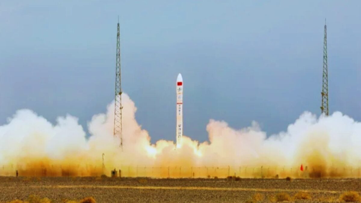 Irán da un salto en inteligencia militar desde el espacio. La compra del satélite chino TEE-01B con capacidad multiespectral, órbita a 500 km y resolución de 2 metros refuerza su vigilancia estratégica y enciende las alarmas internacionales