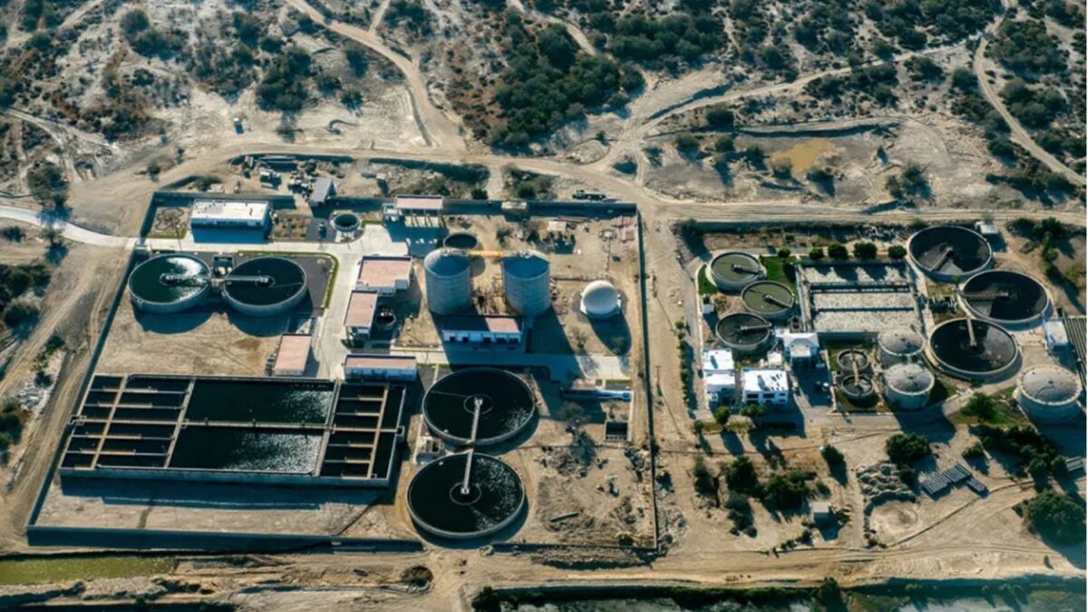 Estados Unidos ya está bebiendo agua del océano. Así funcionan las megaplantas que convierten agua de mar en millones de litros potables cada día para evitar el colapso hídrico