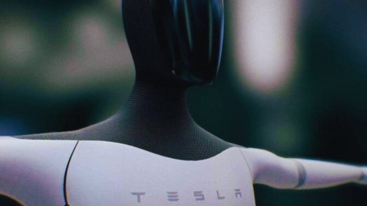 Tesla está apostando todo a un robot humanoide que aún no hemos visto en detalle. Elon Musk asegura que Optimus será el producto más grande de la historia y ya está rediseñando fábricas enteras para fabricarlo