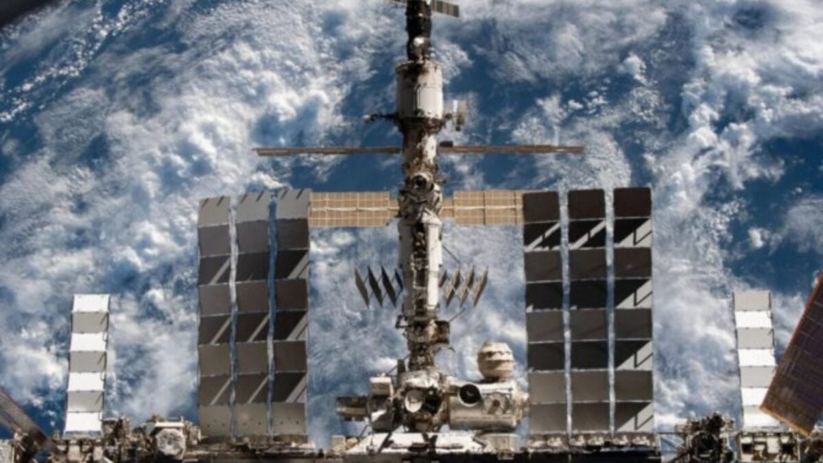 Estados Unidos quiere evitar quedarse sin presencia en órbita cuando muera la ISS. Su nuevo plan no apuesta por estaciones privadas, sino por controlarlas desde el inicio