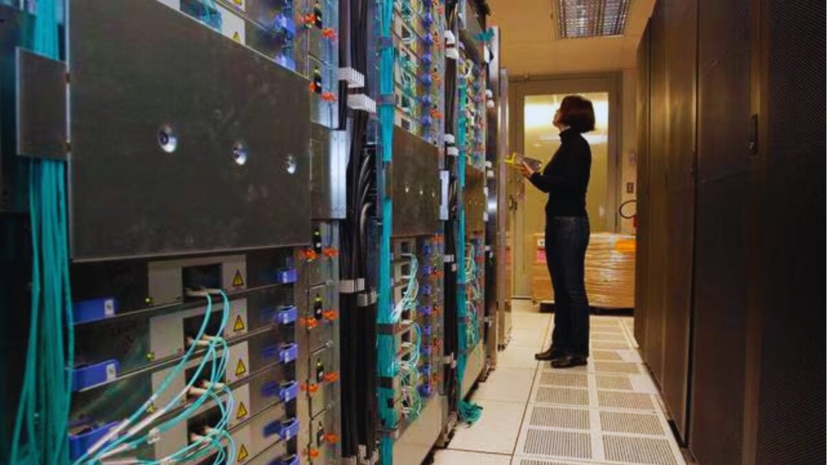 En 2004 ocupaba salas enteras, consumía recursos gigantescos y era la computadora más poderosa del planeta. Hoy una sola GPU doméstica de NVIDIA ya supera su potencia bruta en varios escenarios