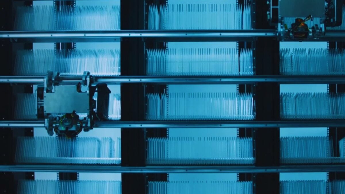 La nube consume cada vez más energía y los discos duros envejecen rápido. Científicos ahora proponen un cristal capaz de conservar datos durante más de 10.000 años