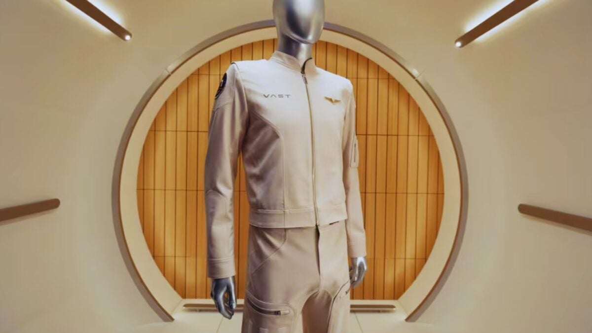 Hollywood imaginó durante décadas la ropa del futuro en el espacio. La realidad acaba de tomar otro rumbo con un uniforme orbital creado para trabajar, moverse y vivir allí arriba
