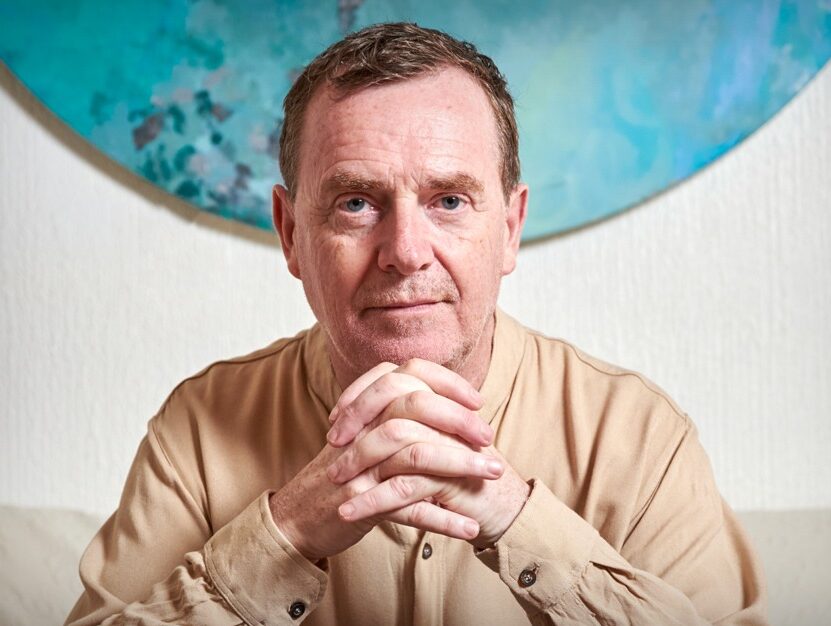 NICK WARREN: EL ARTE DE PERMANECER