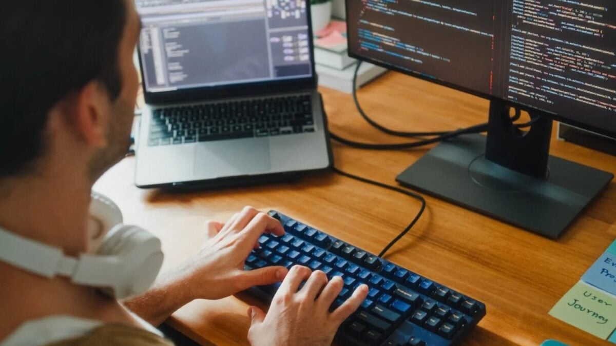 Un informe dice que aumentaron las ofertas de empleo para ingenieros en software un 30% este año