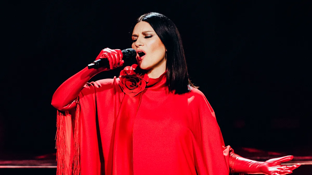 Laura Pausini interrumpió un concierto para cuestionar al público VIP: «Pagan mucho pero no saben las canciones»
