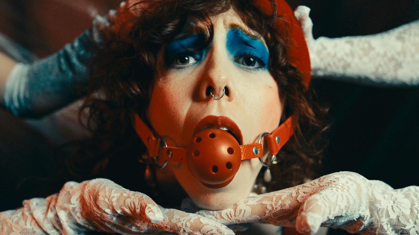 Madbel regresa muy electro-punk con ‘Perfecta’