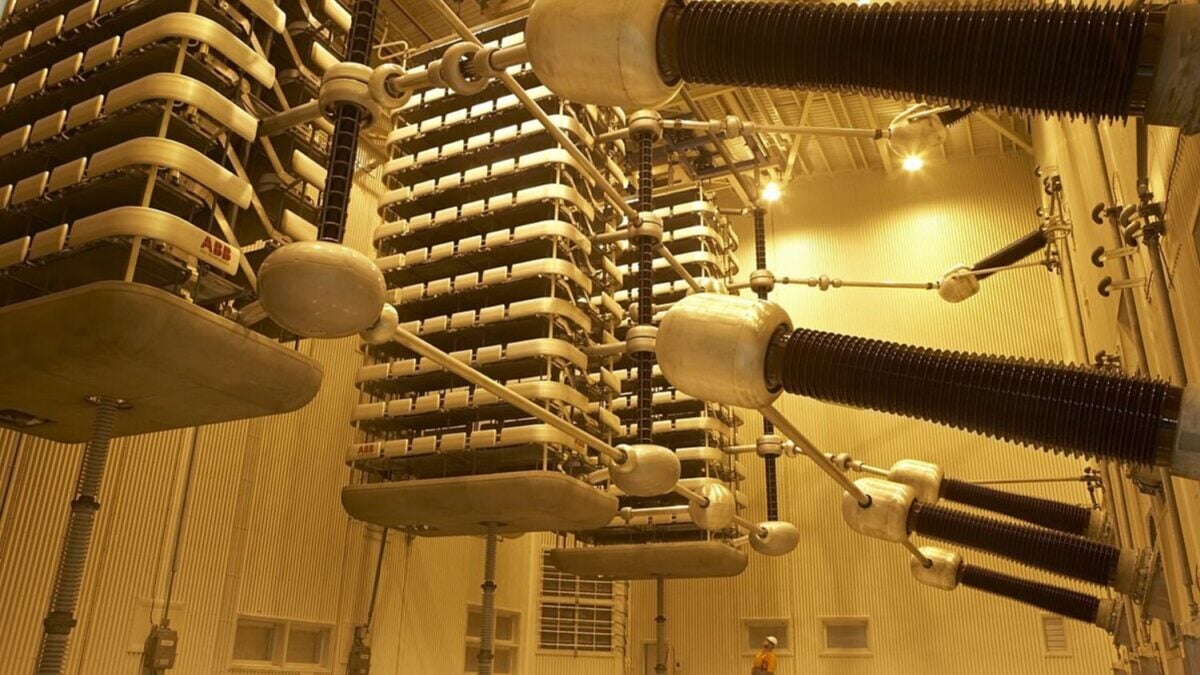 El gran problema de las energías renovables no es generarlas, sino gestionarlas sin colapsar la red. China ha respondido con un transformador gigante que cambia las reglas del juego energético