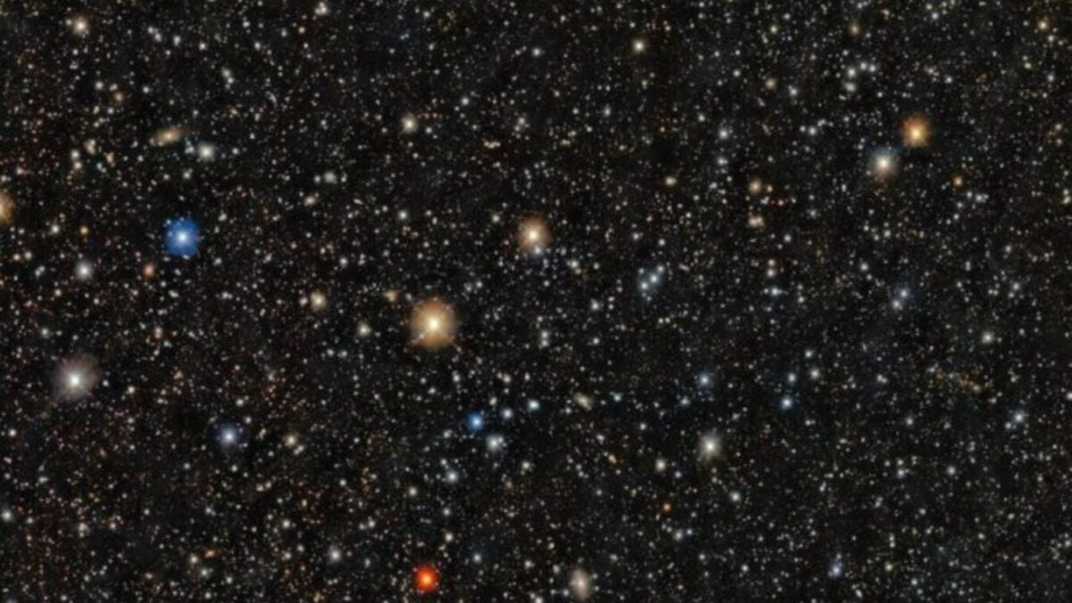 La inteligencia artificial acaba de encontrar una forma de “eliminar” la atmósfera terrestre de las imágenes astronómicas y el resultado acerca los telescopios de la Tierra a la claridad del espacio