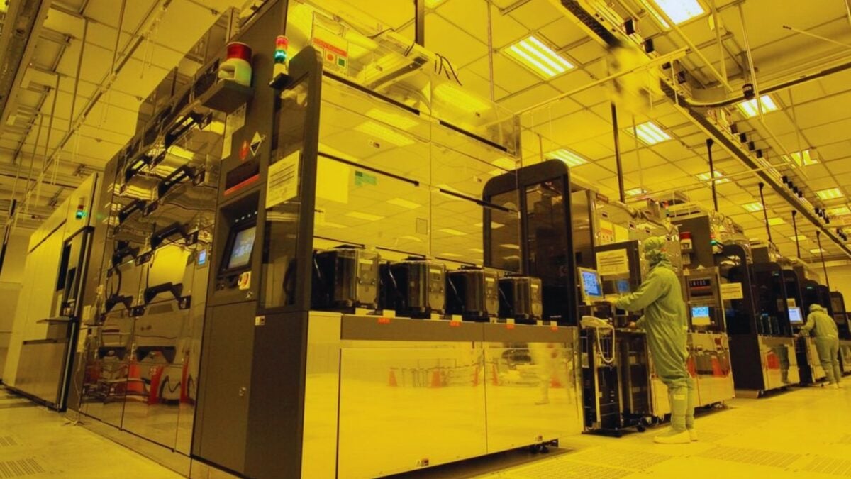 Estados Unidos no quiere perder el control de la inteligencia artificial. Por eso ha puesto 1.000 millones en manos de AMD para construir las máquinas que decidirán el futuro del conocimiento