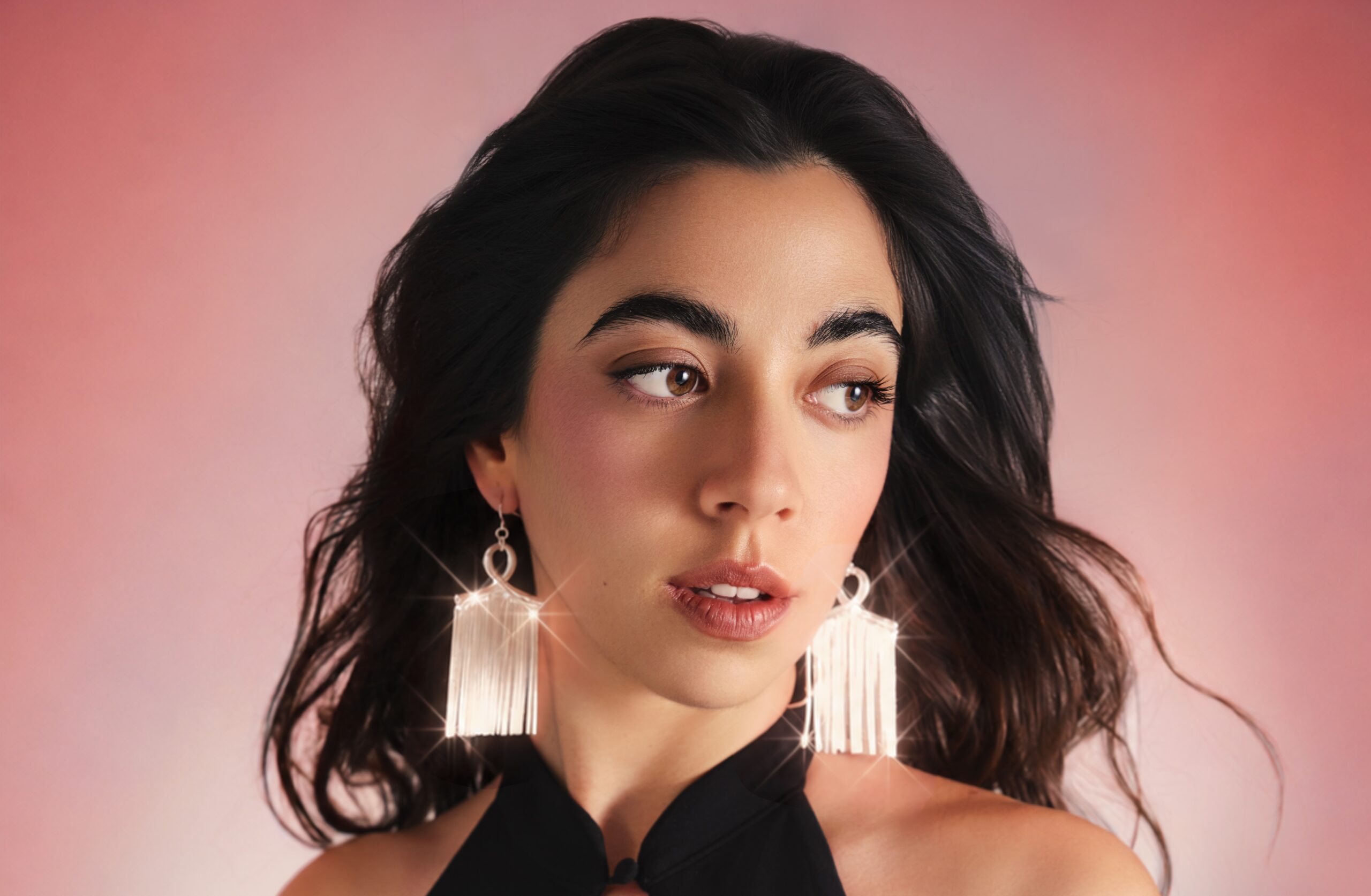 Sara Terraza da el giro definitivo hacia el funk-pop con esencia french-touch