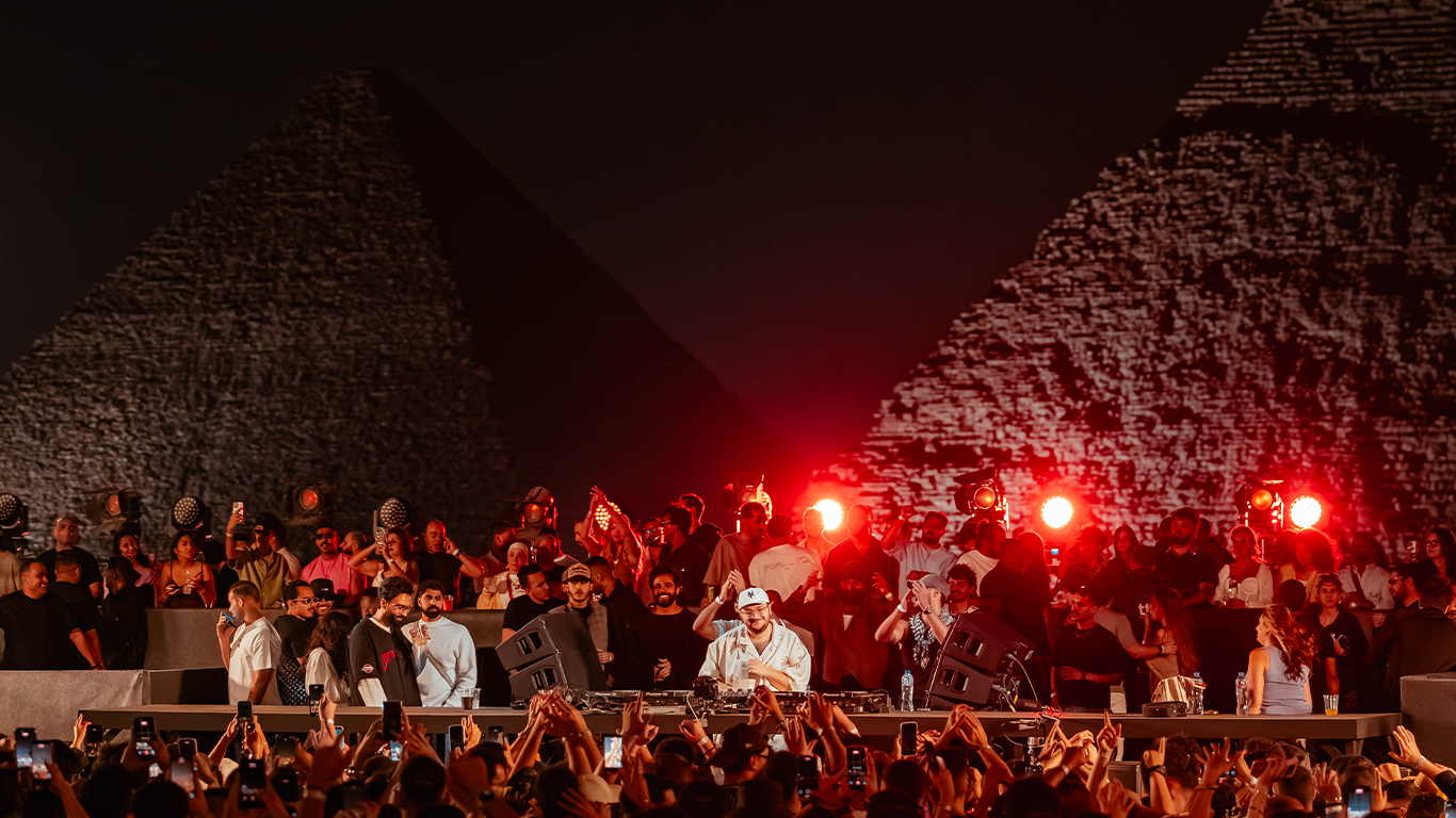 Tiello hizo historia en las Pirámides de Giza junto a Adam Port