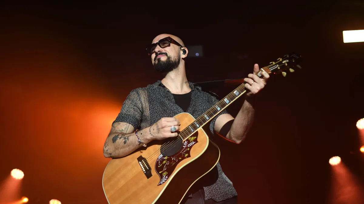 Abel Pintos recibió a un jugador de la Selección antes de su concierto en Madrid