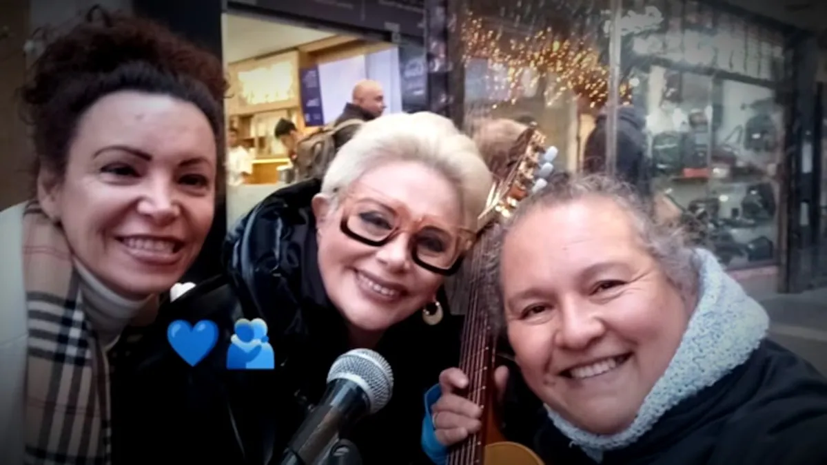 «Terminamos siendo parientes»: Carmen Barbieri sorprendió a una artista callejera en la avenida Corrientes
