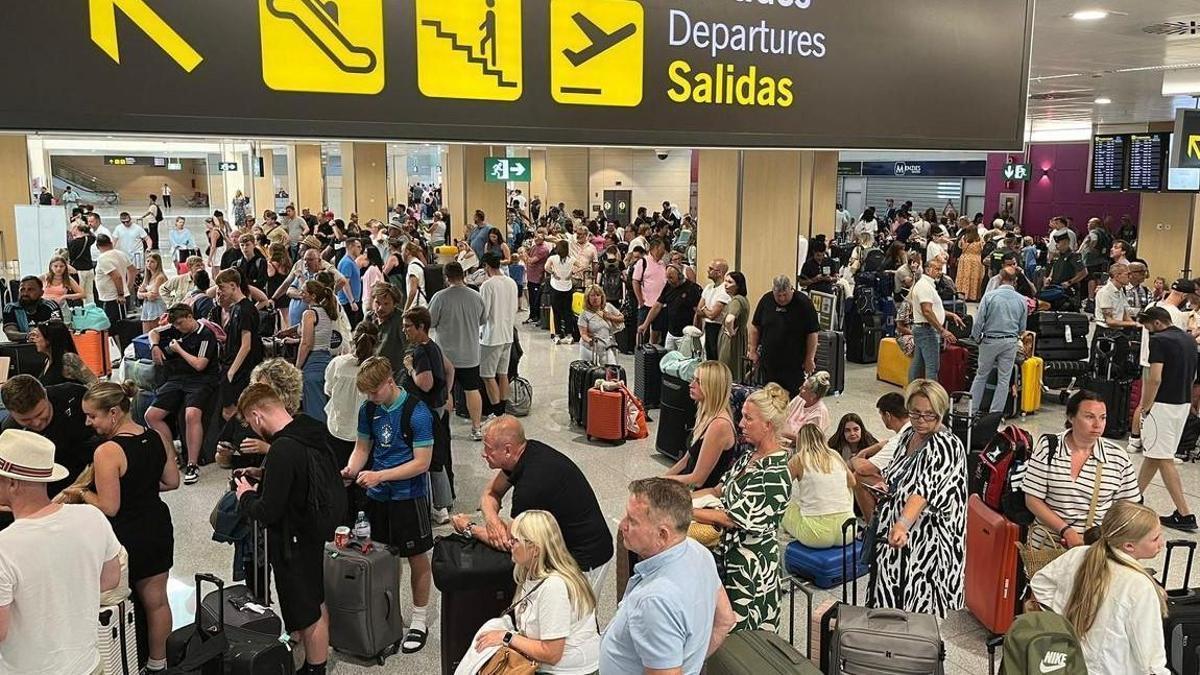 ¿Colapso total en el aeropuerto de Ibiza?