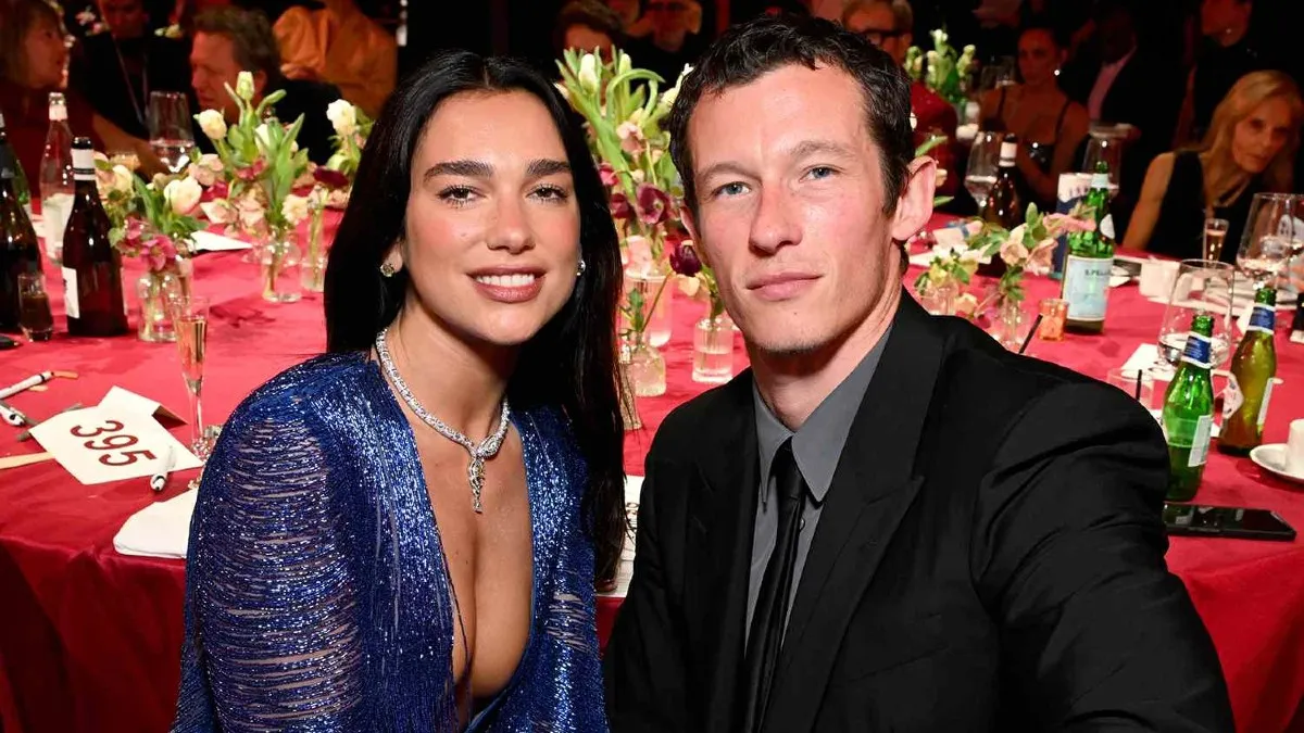 Dua Lipa se casó con Callum Turner: el impactante look de la estrella internacional
