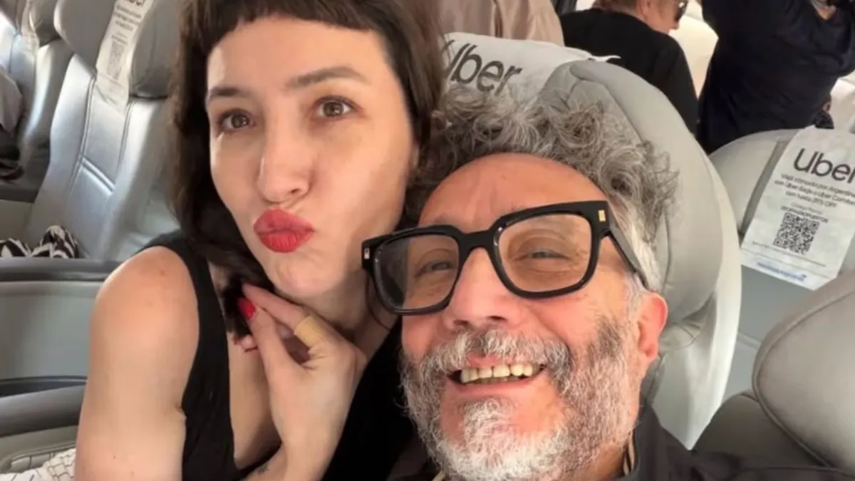 Fito Páez y Sofía Gala se dieron su primer beso en público: el romántico video