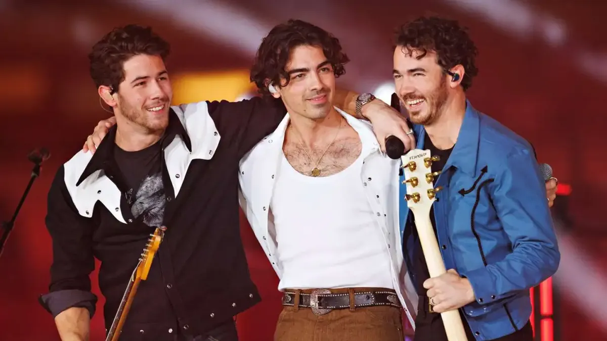 ¿Tini Stoessel al escenario? El guiño de los Jonas Brothers en la previa de su primer show