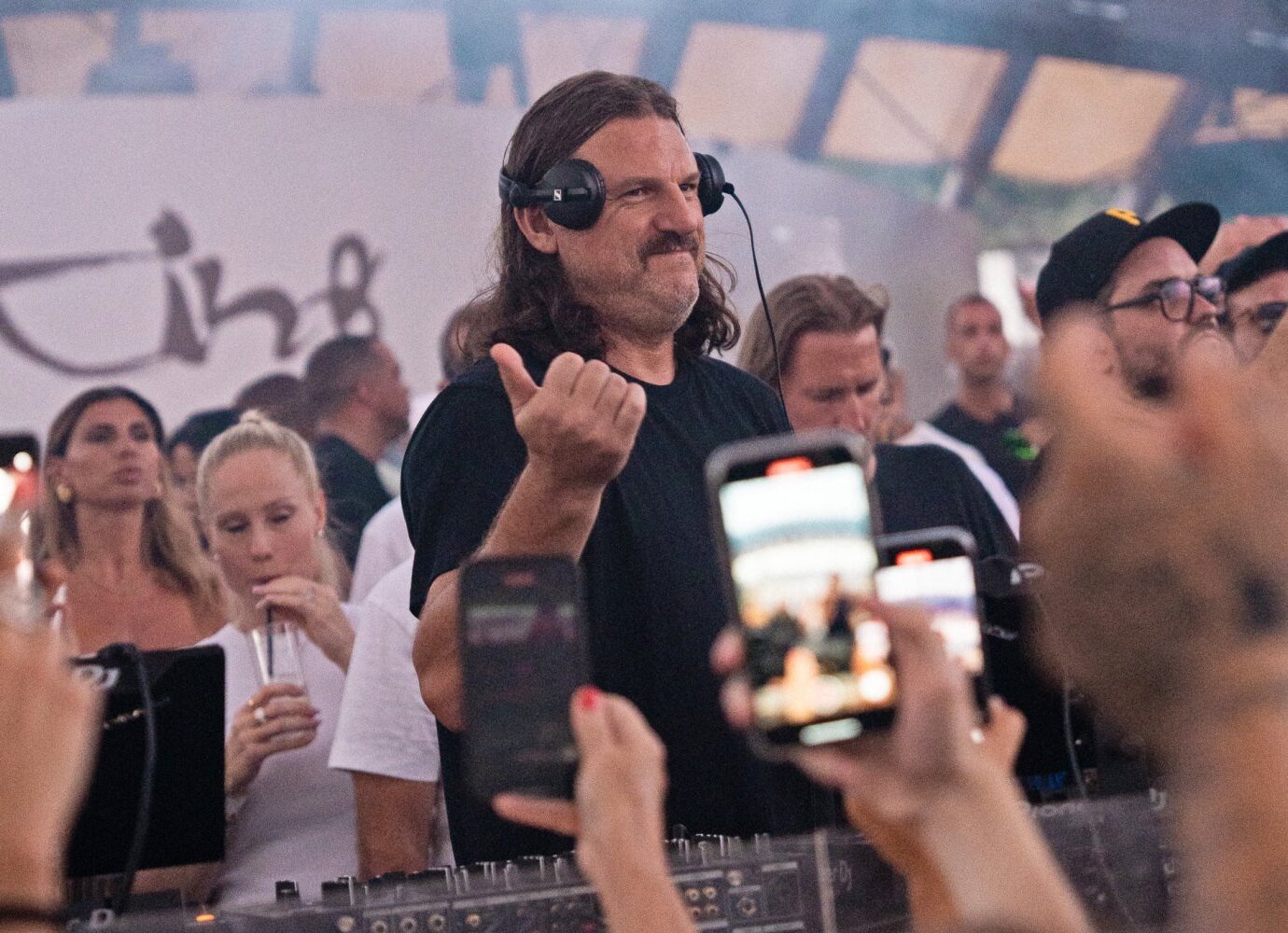 Solomun estalla contra los móviles en Pacha Ibiza y reabre el debate en la escena clubbing