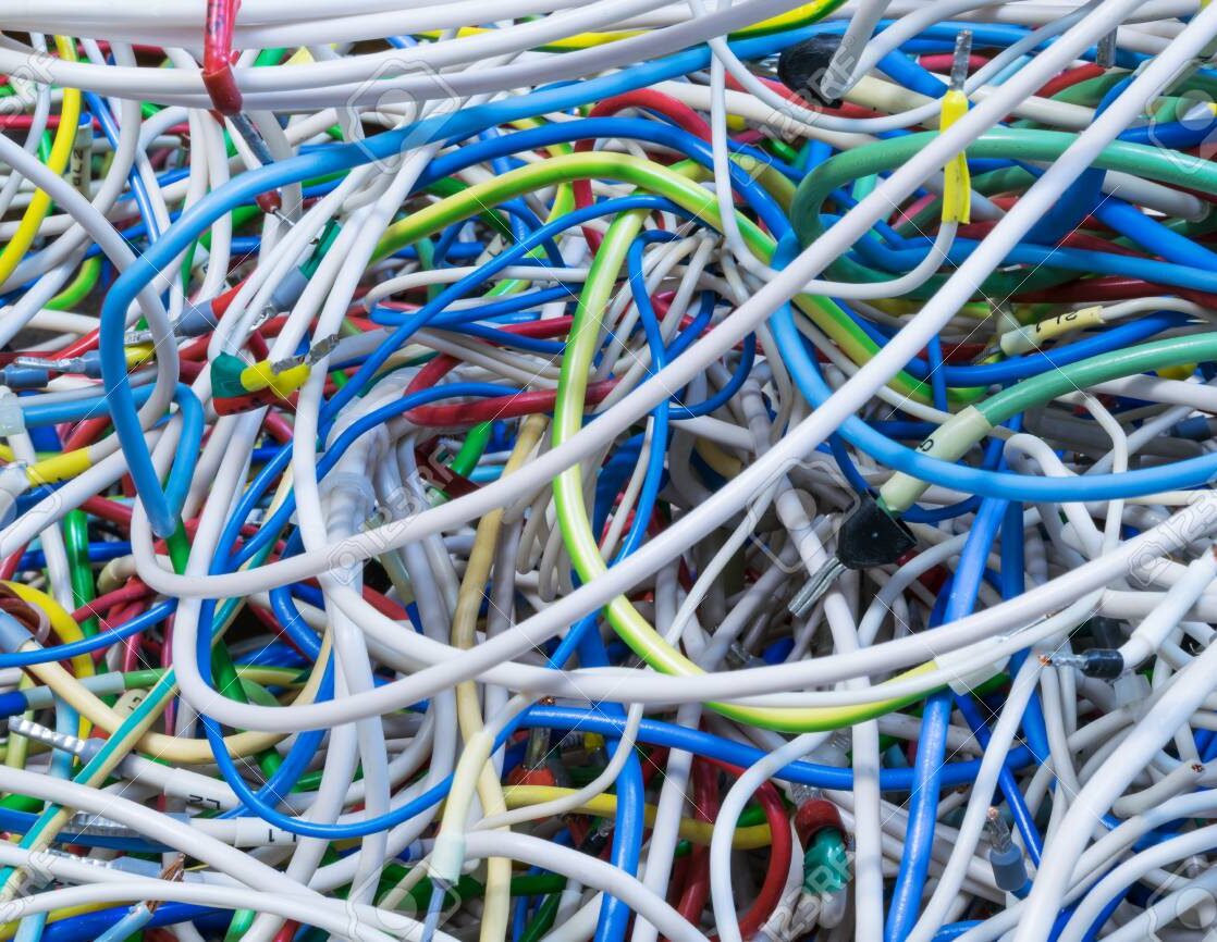 La sofisticada mentira del minimalismo electrónico (¿Dónde están los cables?)