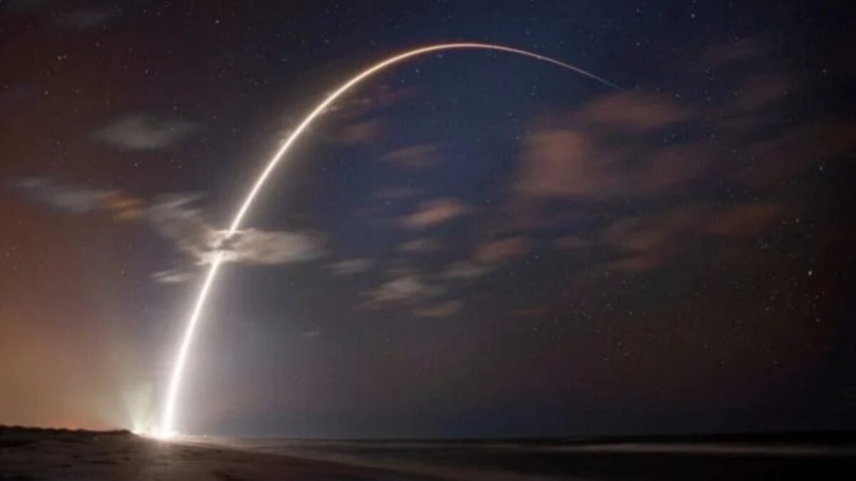 SpaceX acaba de protagonizar la mayor salida a bolsa de la historia al recaudar 75.000 millones de dólares. La compañía de Elon Musk debuta valorada en 1,77 billones y convierte Wall Street en una apuesta por el futuro espacial