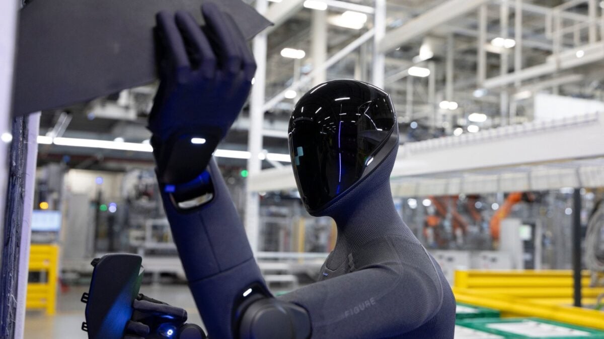 BMW acaba de darle un trabajo real al robot humanoide Figure 03. Su prueba más importante no será caminar como una persona, sino ordenar piezas al ritmo de una fábrica
