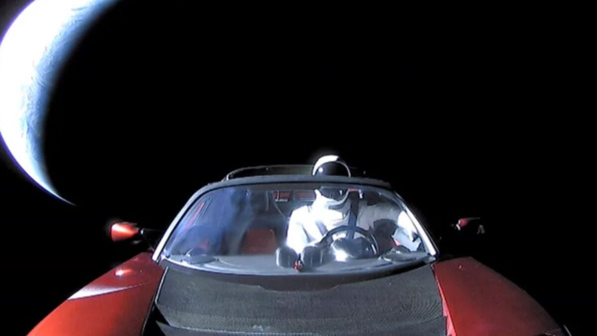 Tal parece que la presentación del Tesla que flota en el aire no se canceló, sino que solo habrá que esperar hasta agosto