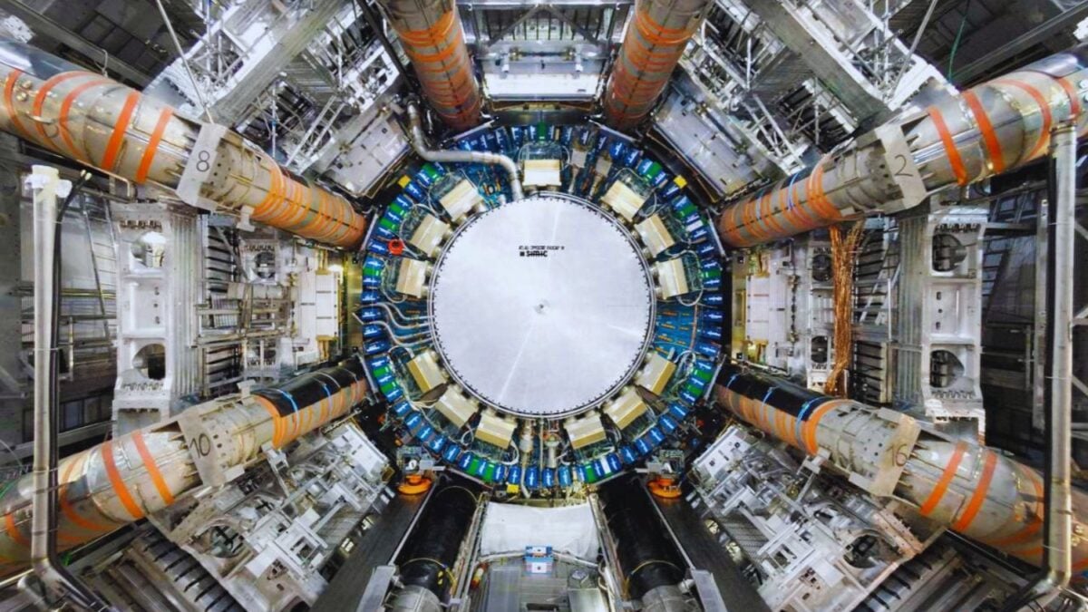 El CERN acaba de apagar el Gran Colisionador de Hadrones durante cuatro años para reconstruirlo desde dentro. Cuando vuelva en 2030, el LHC no será más rápido: será mucho más luminoso