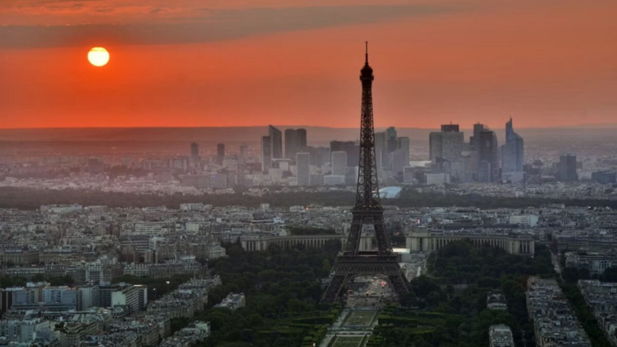 París está enterrando bajo sus calles una respuesta al calor extremo: una red gigante de frío que funciona como un aire acondicionado urbano