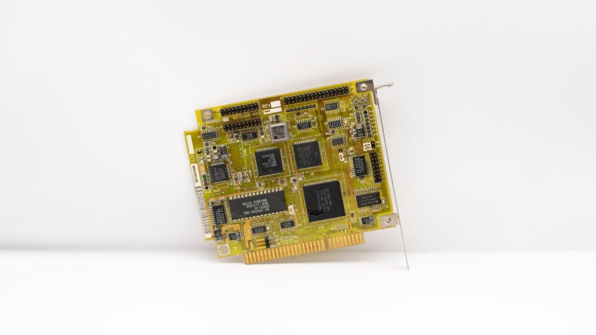 IBM acaba de cruzar una frontera histórica: su nuevo chip baja de 1 nanómetro y mira directo a la era de la IA