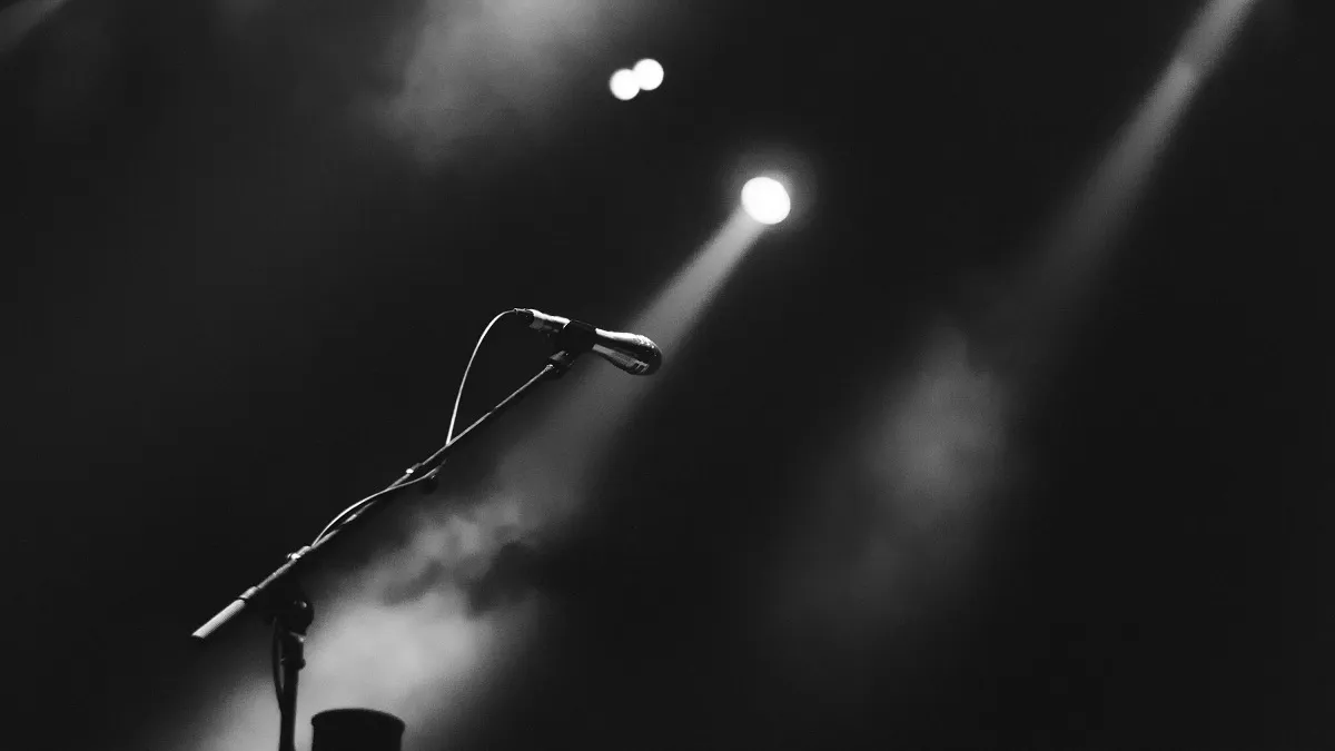 Se fue del país: la realidad que golpea a un reconocido cantante argentino