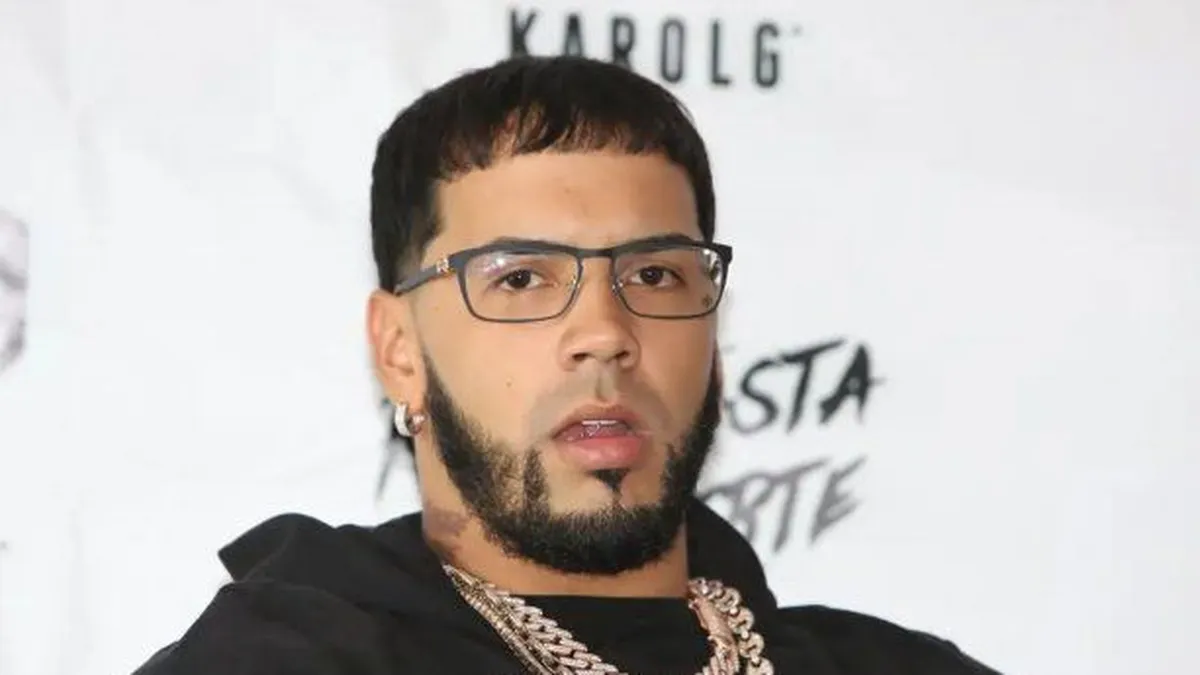 ¿Pareja en crisis? Anuel AA apareció con otra mujer y desató los rumores de separación