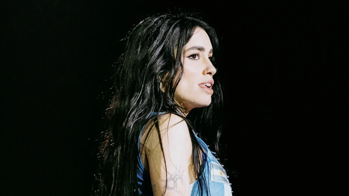 Una estrella internacional llegó a Argentina y aseguran que estará en el show de Lali Espósito