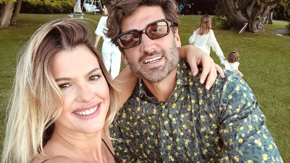 Una famosa reveló el insólito castigo que aplica si su pareja llega tarde: «Que duerma en…»