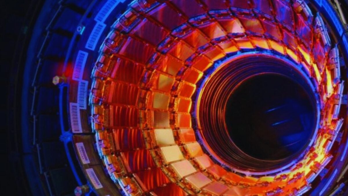 El CERN apagó el Gran Colisionador de Hadrones hasta 2030 y las teorías conspirativas volvieron a encenderse. La realidad no tiene agujeros negros ni portales, sino una enorme actualización científica para estudiar mejor las pistas ocultas del universo