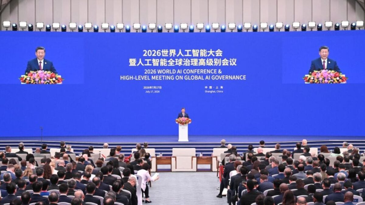 Más de 1.100 trabajadores de la IA piden construir un freno justo cuando China está a punto de alcanzar a Estados Unidos. La carrera ya no consiste solo en llegar primero, sino en decidir quién podrá obligar al otro a detenerse