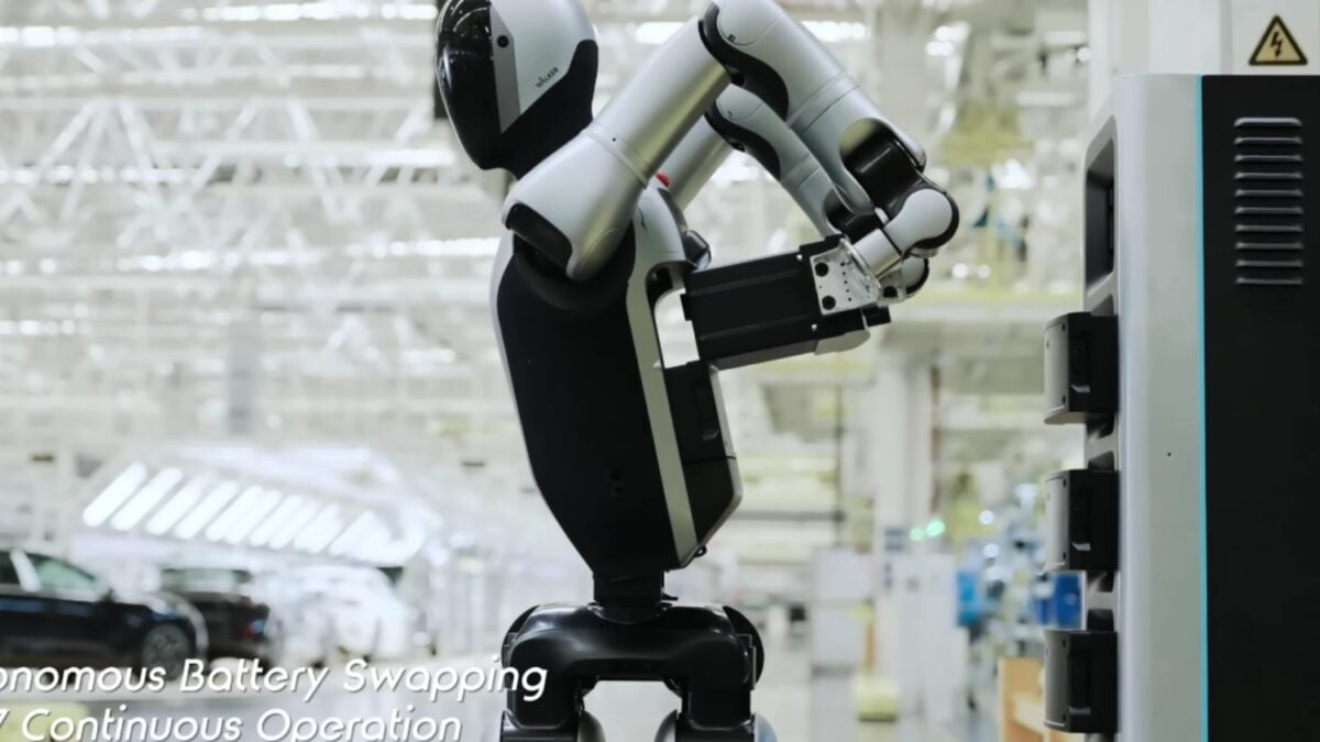 El robot que ya puede cambiar su propia batería: tarda menos de tres minutos y vuelve solo al trabajo