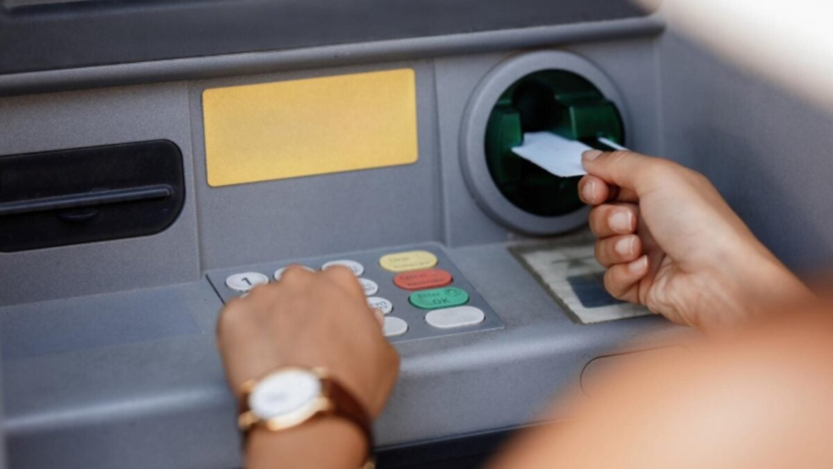 Los cajeros también tienen trampas invisibles: estas son las más comunes