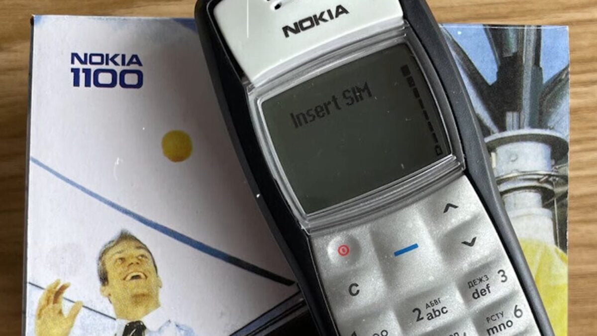 El Nokia 1100 no conquistó el mundo con una cámara ni con internet: su linterna escondía la clave de su éxito