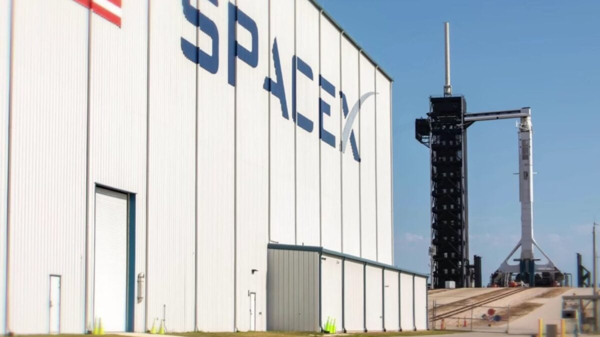 El supuesto “iPhone de Elon Musk” aparece en escena: SpaceX habría mostrado un prototipo con IA de xAI
