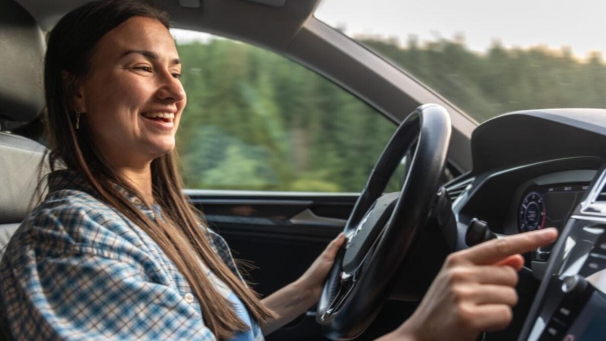 España ya tiene un carnet para coches automáticos: cada vez más alumnos lo eligen, pero tiene una letra pequeña.