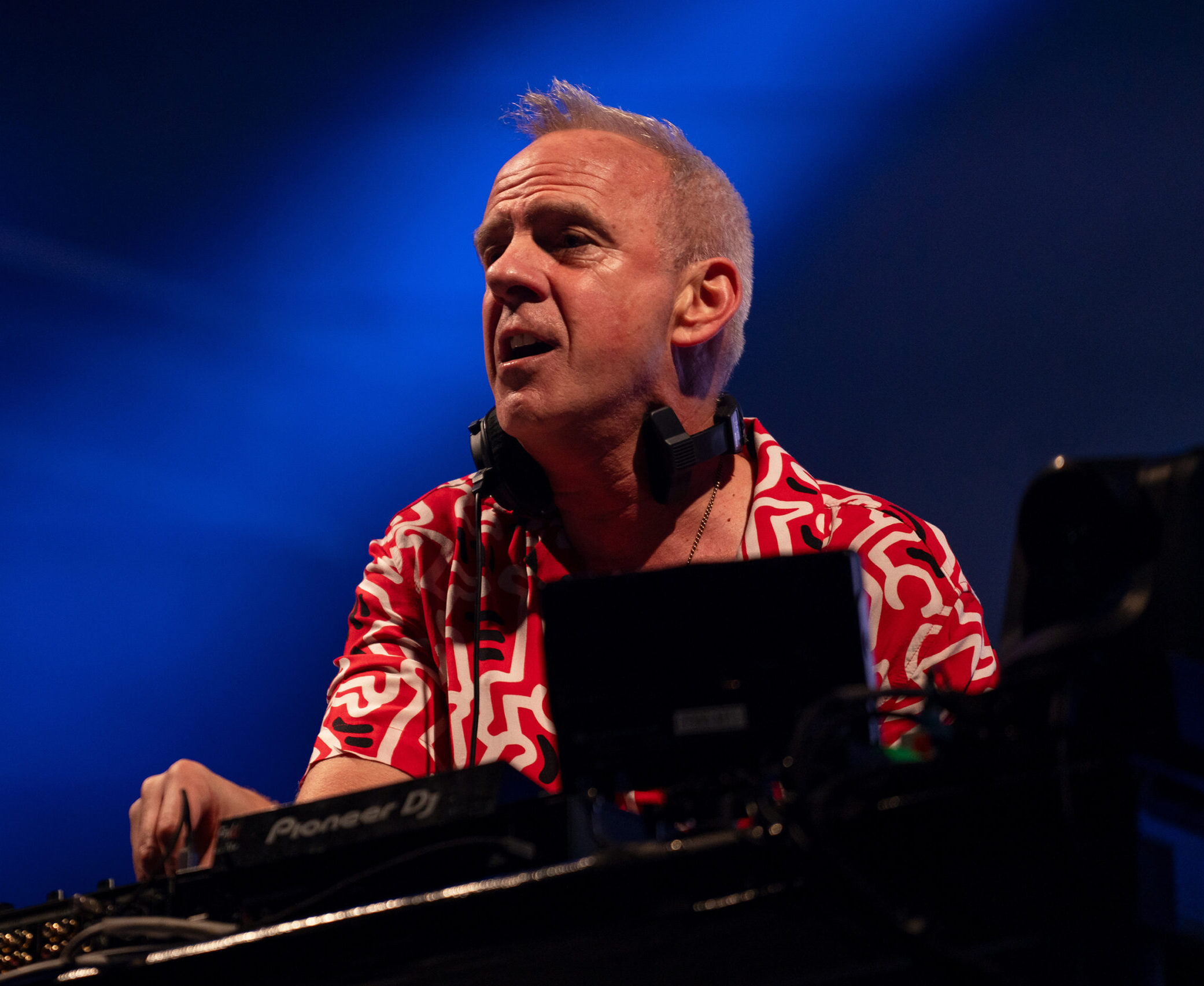 Fatboy Slim convierte mañana la Plaza de España de Sevilla en la gran pista de baile de Icónica Santalucía Sevilla Fest