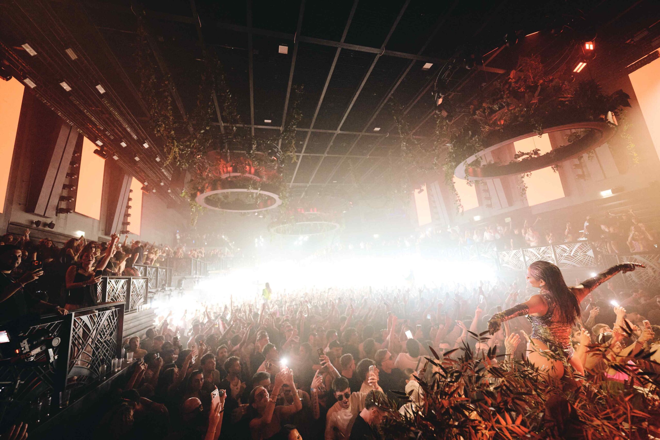 PARADISE SIGUE TRIUNFANDO EN UNVRS