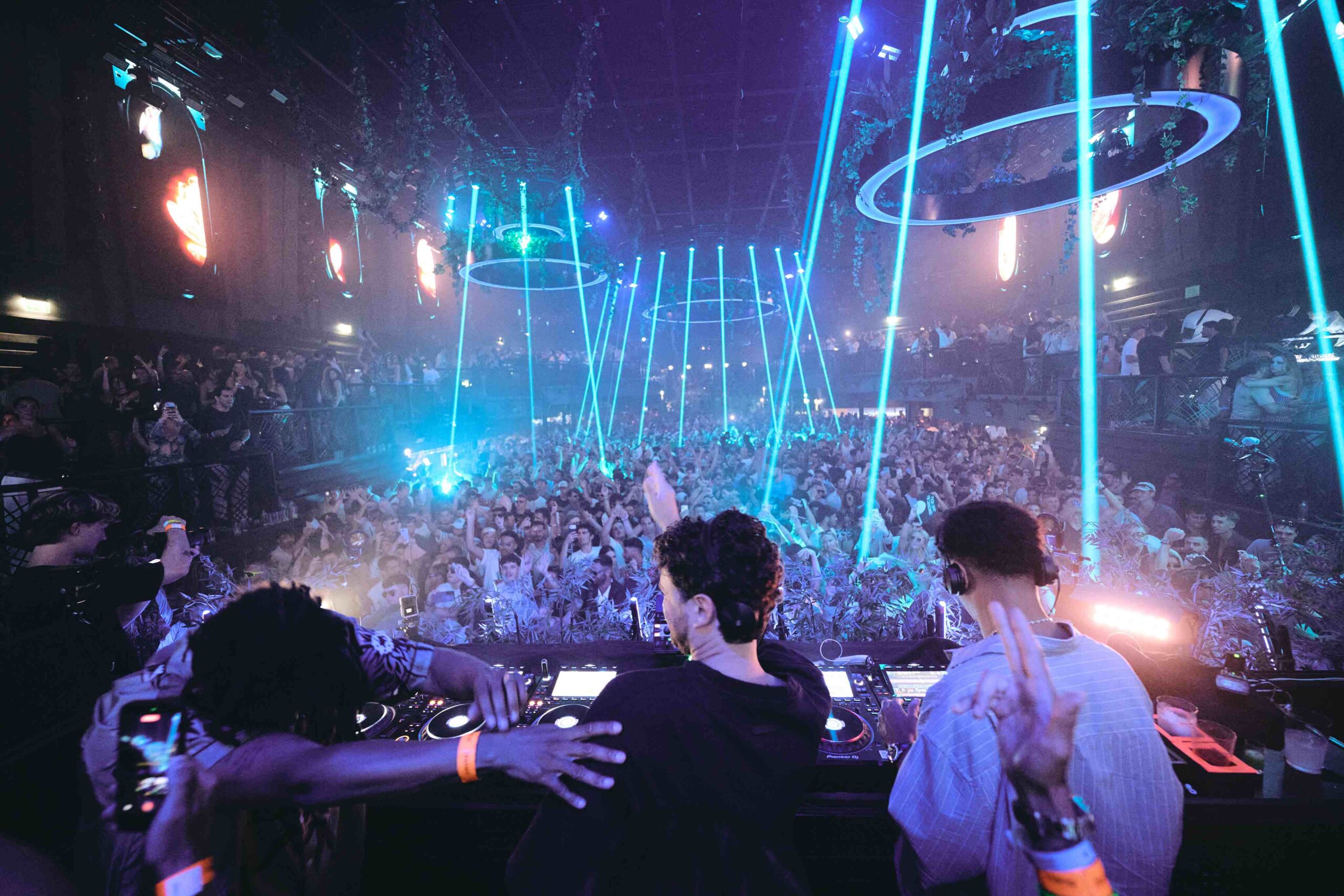 ESTE MIÉRCOLES EN PARADISE: JAMIE JONES B2B MARCO CAROLA