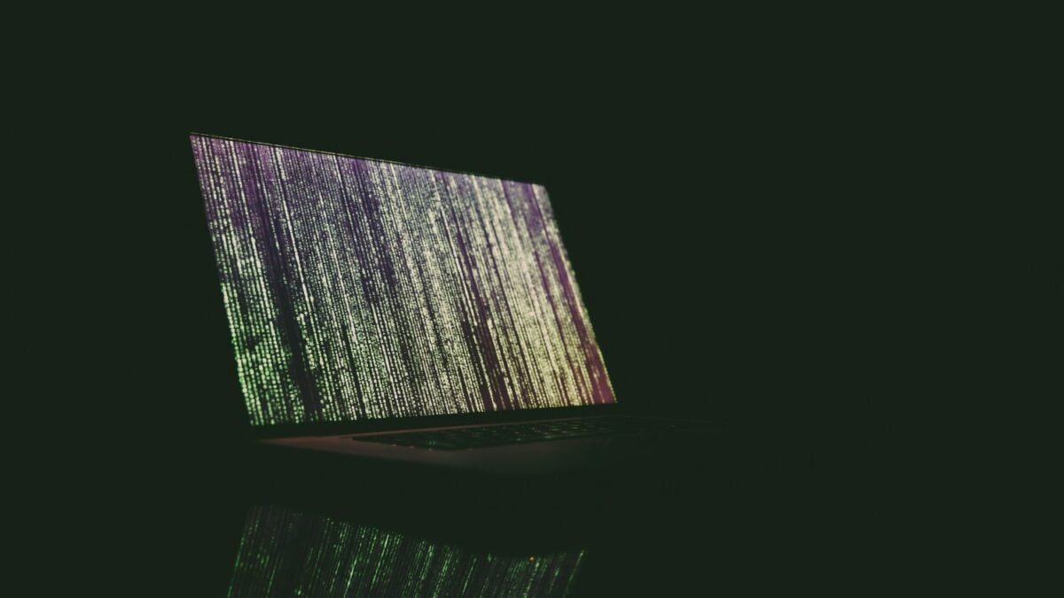 Hasta el 74% del contenido nuevo en internet ya lo genera la IA y eso amenaza con estancarla: un algoritmo cuántico promete entrenar modelos en horas en vez de semanas