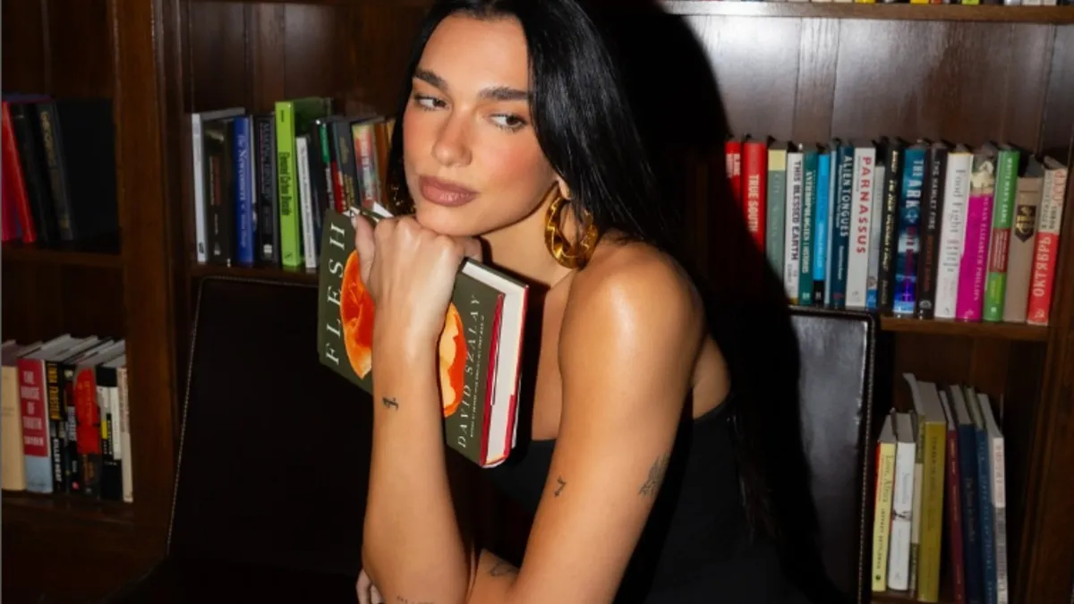 Dua Lipa abrió una biblioteca secreta con los libros que el mundo quiso prohibir