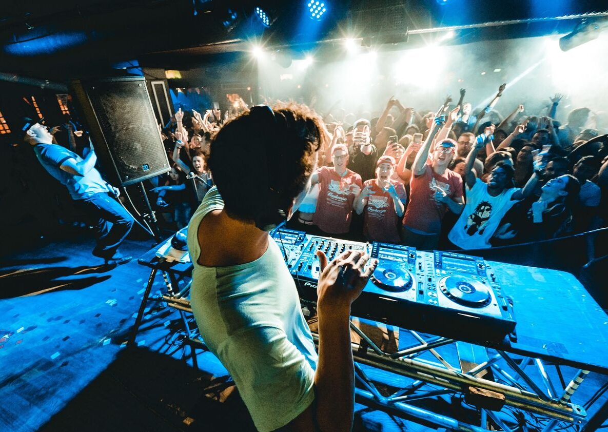 Menos tiktok y más sudor: el club se defiende en las catacumbas