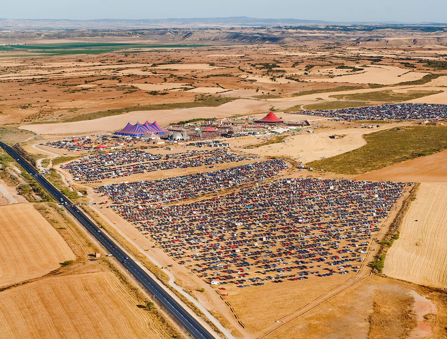 Monegros Desert Festival hará historia en 2026 con un doble cierre simultáneo